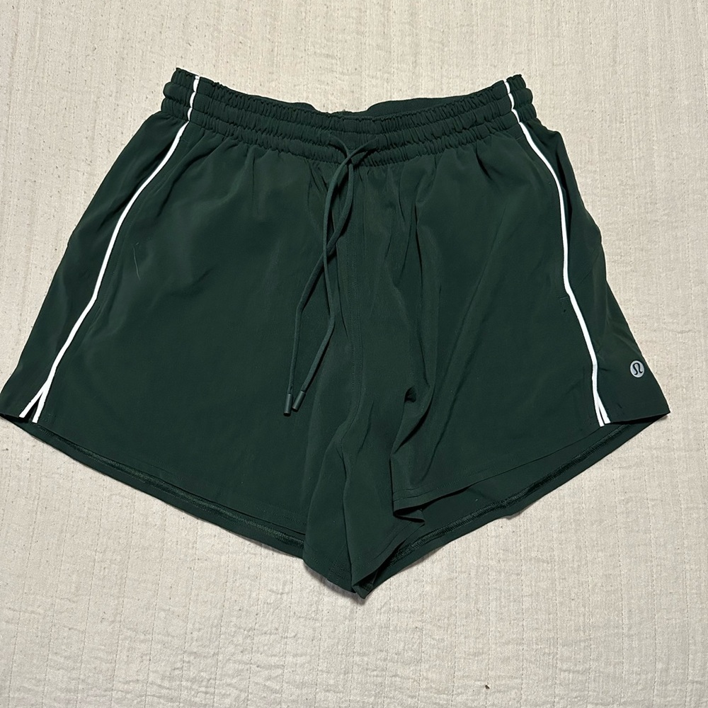 lululemon athletica court high rise Shorts